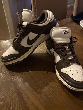 Nike Men’s Low-Top Sneakers in White and Dark Brown